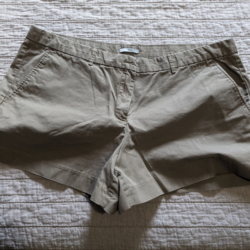 Gap khaki shorts
